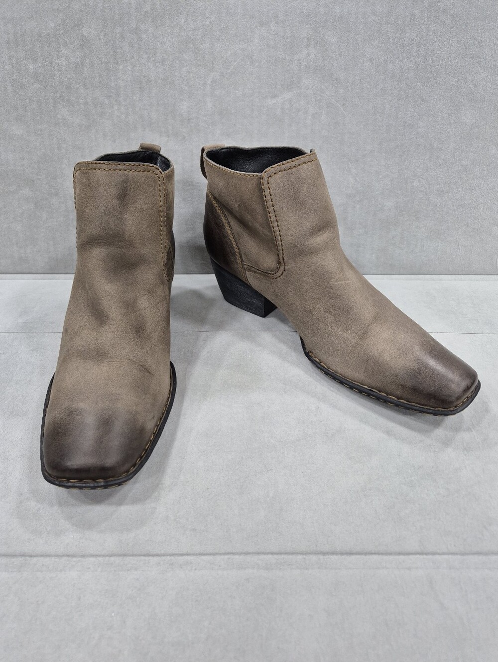 Born ankle boots women's 10M tan nubuck leather distressed square toe casual